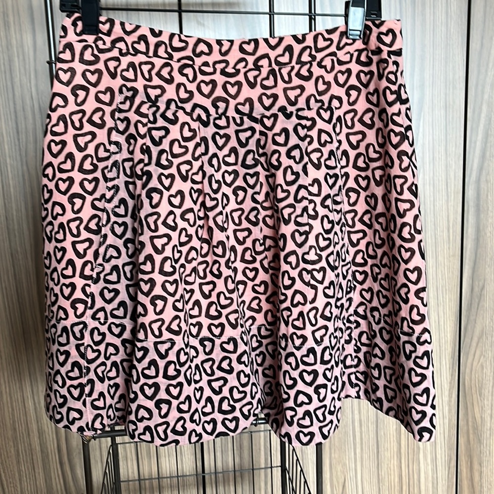 Marc by Marc Jacobs skirt.Both side has pockets. Not too short length